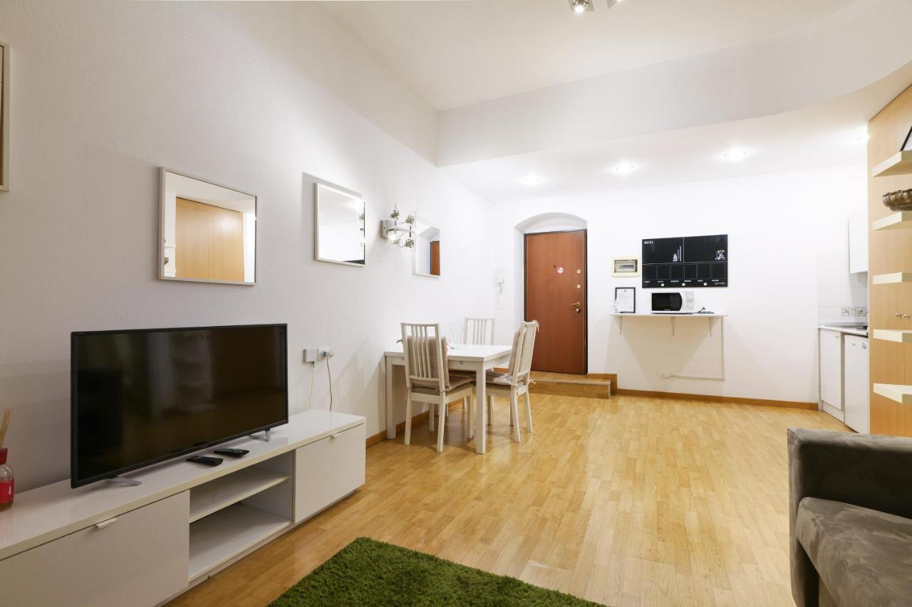 Luminoso Appartamento Con Balcone In Cadorna Milão Exterior foto